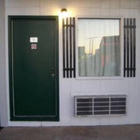 Budget Deluxe Motel รอลลา ภายนอก รูปภาพ